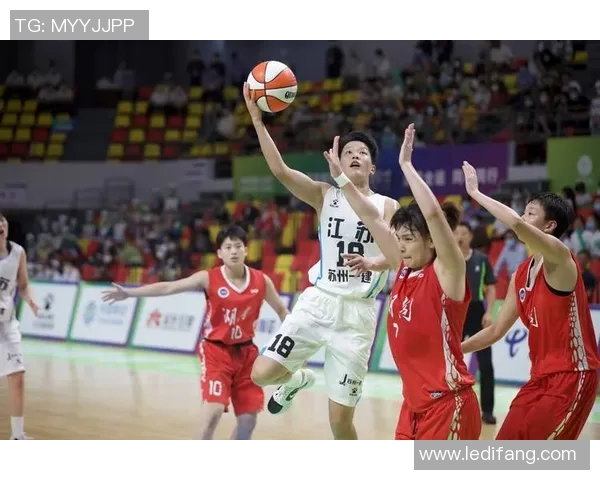 姚明霞云岭的传奇旅程与篮球梦想的交汇点